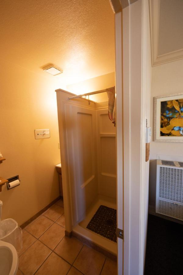 Woodland Motel Salida Extérieur photo