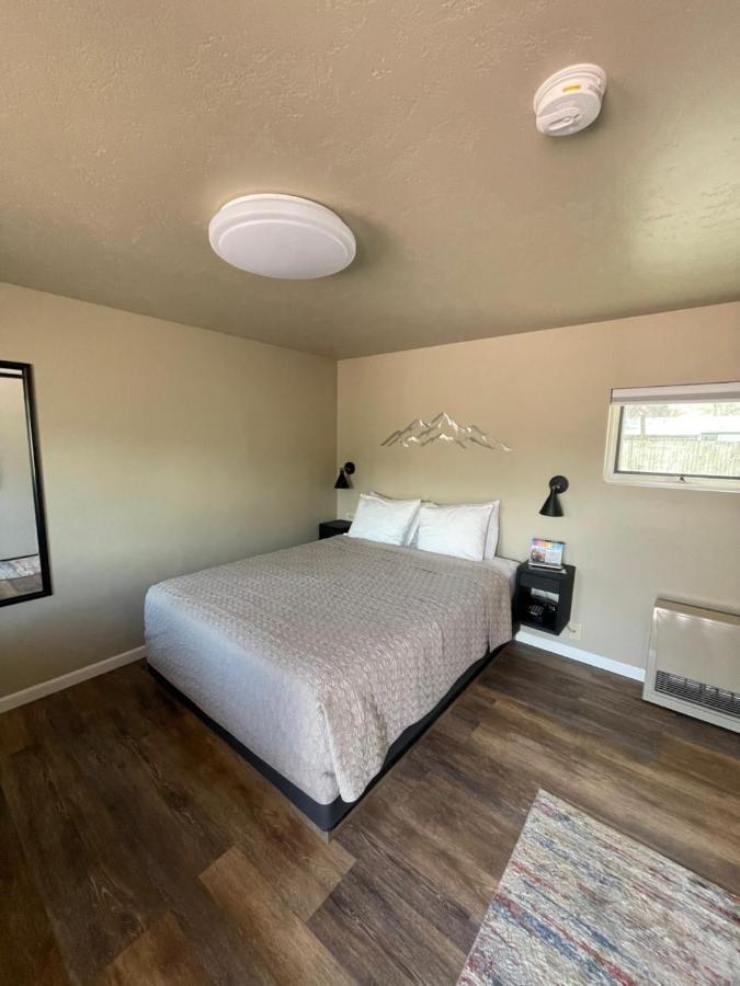 Woodland Motel Salida Extérieur photo