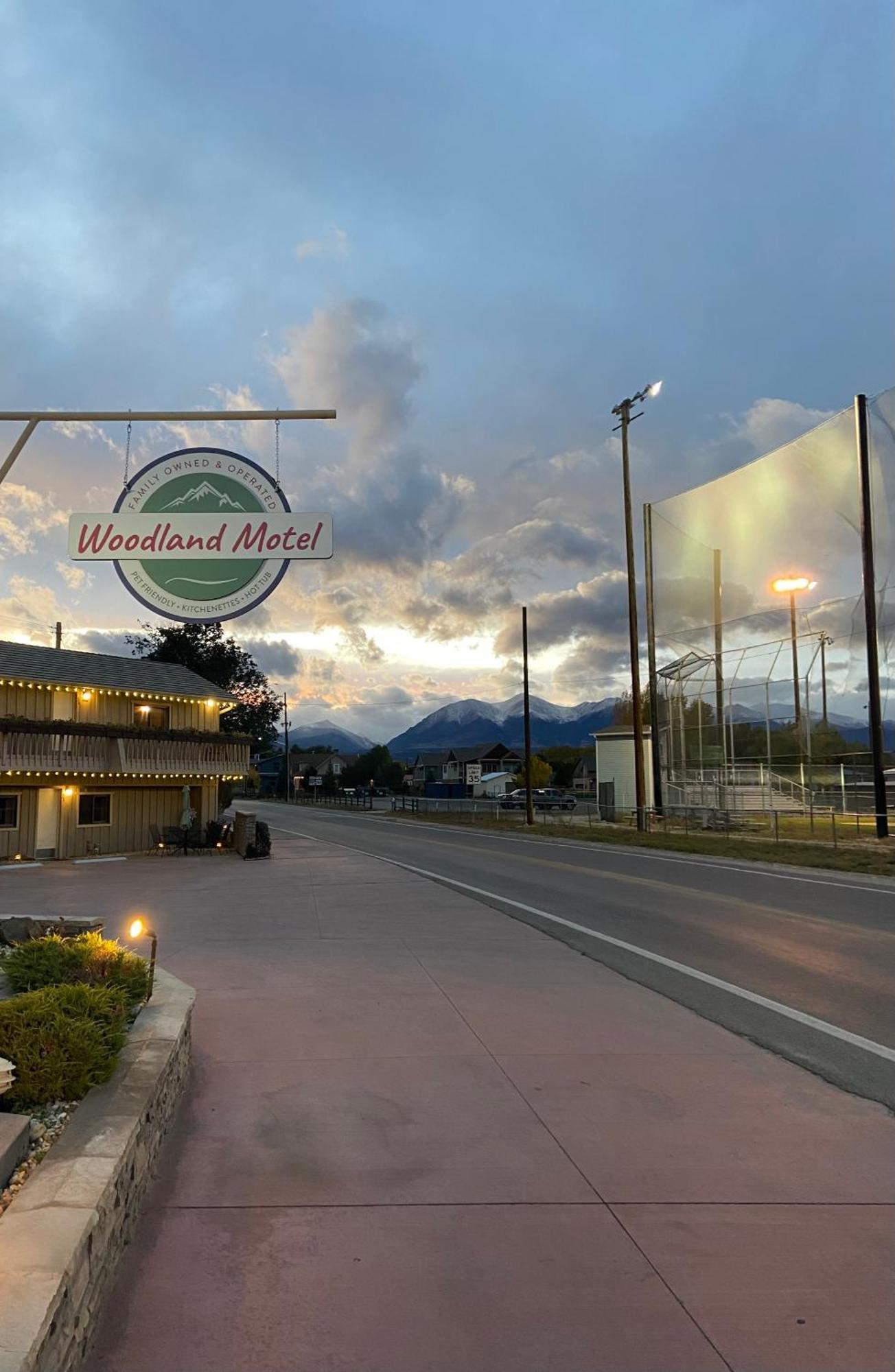 Woodland Motel Salida Extérieur photo